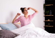 Щойно розплющили очі, не хапайтеся за телефон: пробудження щоранку має відбуватися за відповідними ритуалами  Ранковий ритуал, обов'язковий до виконання