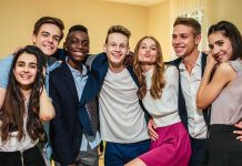 Підлітки з серіалу “Школа” подорослішали: як нині виглядають Анна Трінчер, Ліза Василенко, Сашко Петренко  Як нині виглядають актори з серіалу Школа